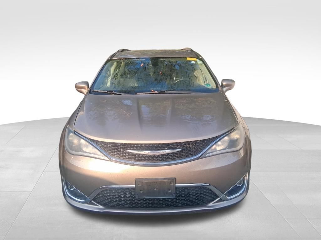 Used 2017 Chrysler Pacifica Touring-L w/ Tire & Wheel Group FWD image 2