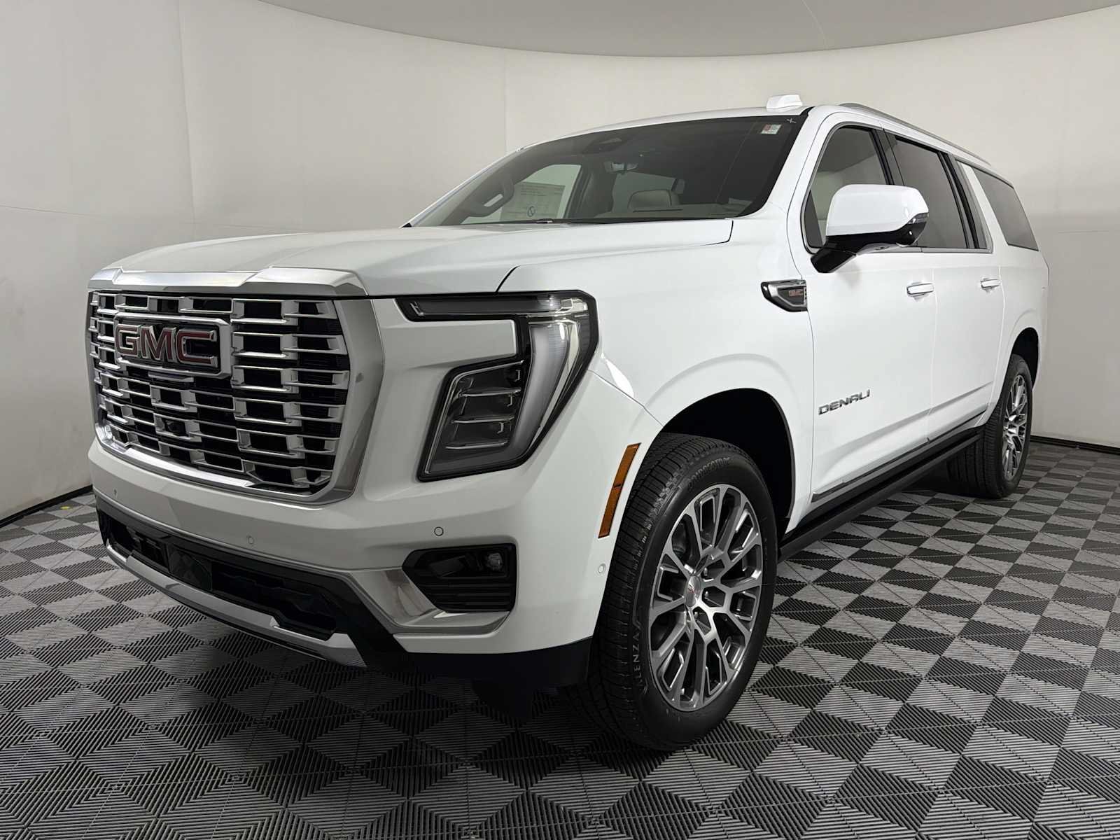 New 2026 GMC Yukon XL Denali w/ Denali Reserve Package AWD/4WD image 3