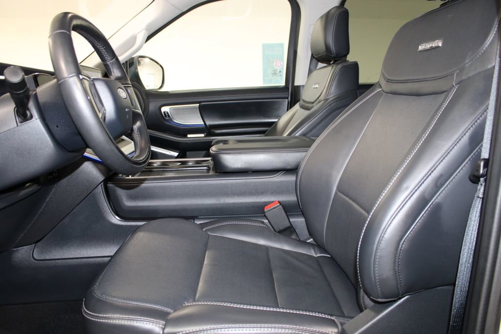 Used 2025 Ford Expedition Platinum image 29