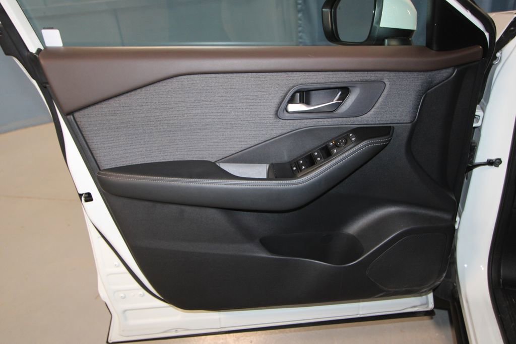 Used 2022 Nissan Rogue SV AWD/4WD image 5
