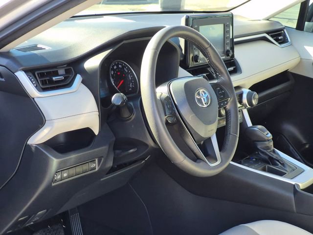 Used 2021 Toyota RAV4 XLE Premium image 10