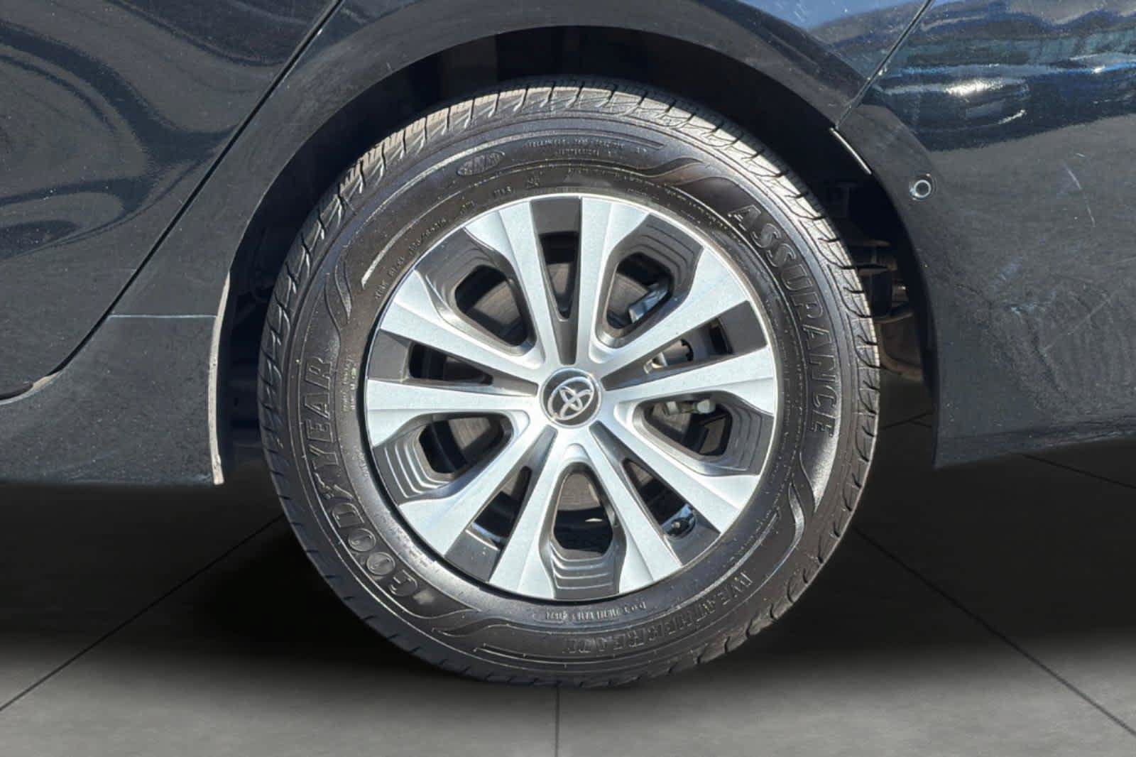 Used 2021 Toyota Prius LE AWD/4WD image 11