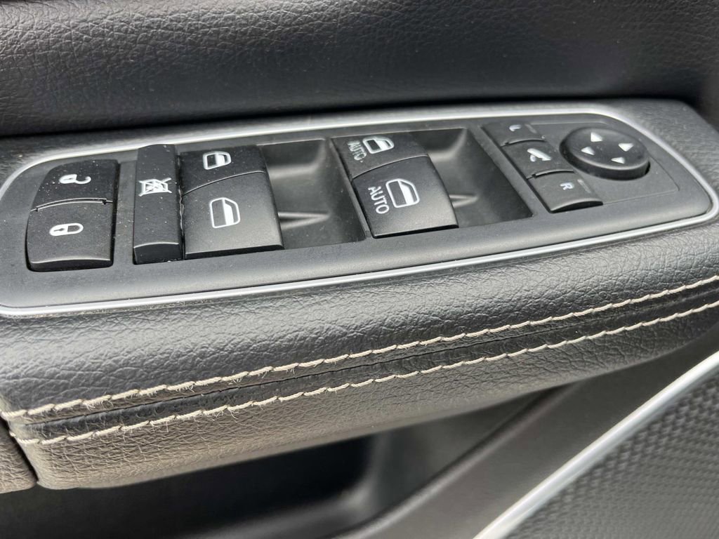 Used 2020 RAM 1500 Laramie w/ Off Road Group AWD/4WD image 28