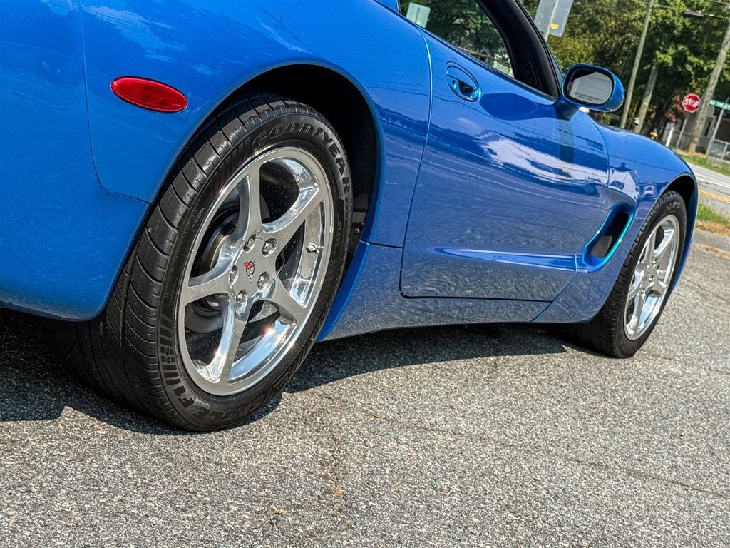 Used 1999 Chevrolet Corvette Coupe w/ Lighting Pkg RWD image 35