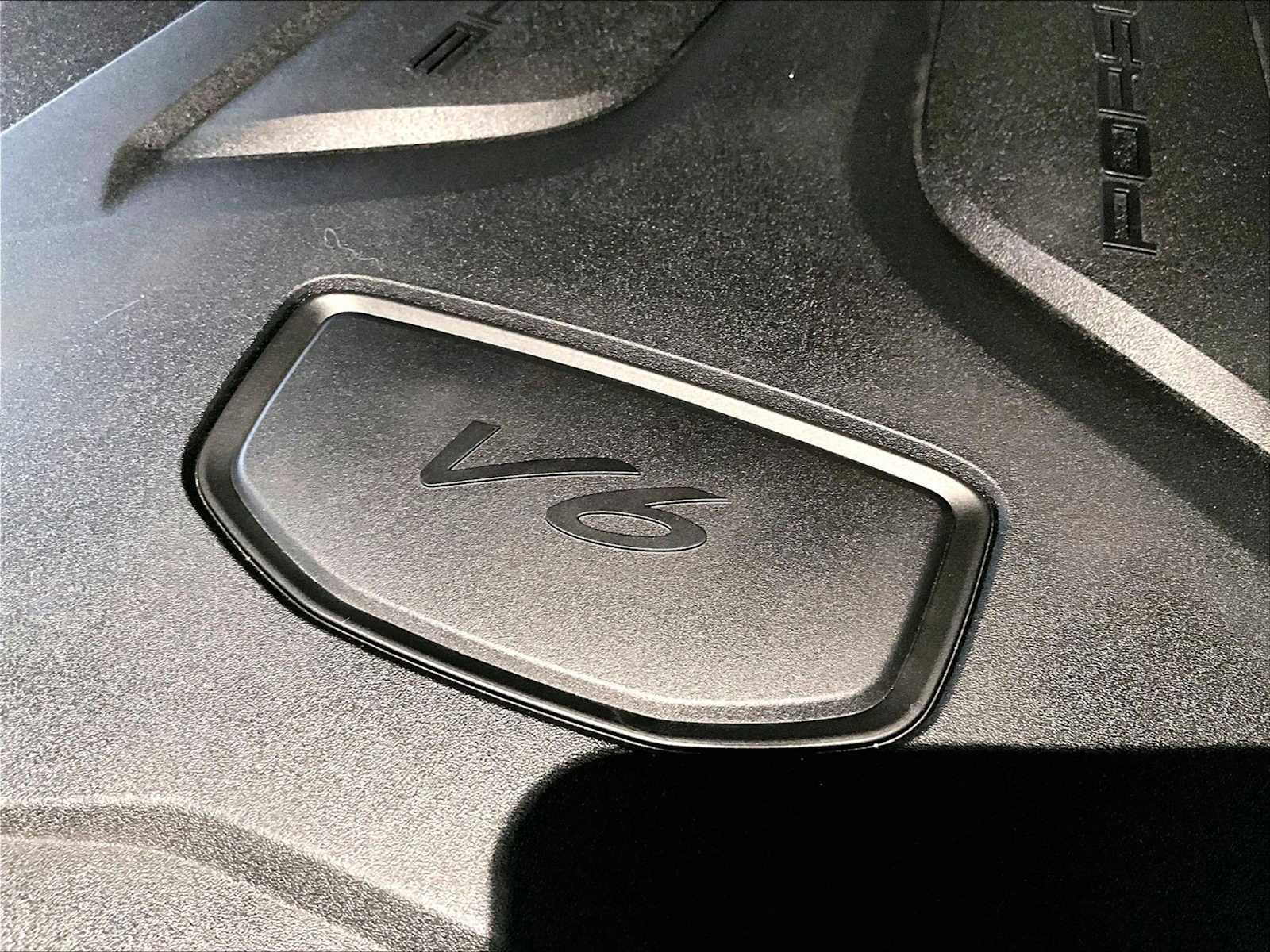 Used 2025 Porsche Cayenne image 35