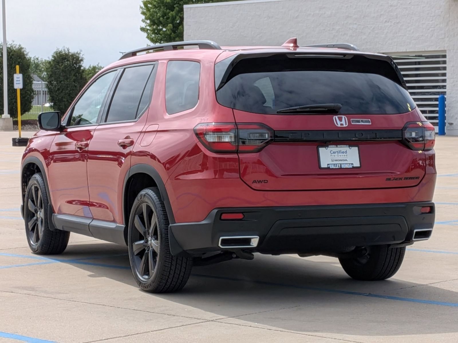 Certified 2025 Honda Pilot Black Edition image 8