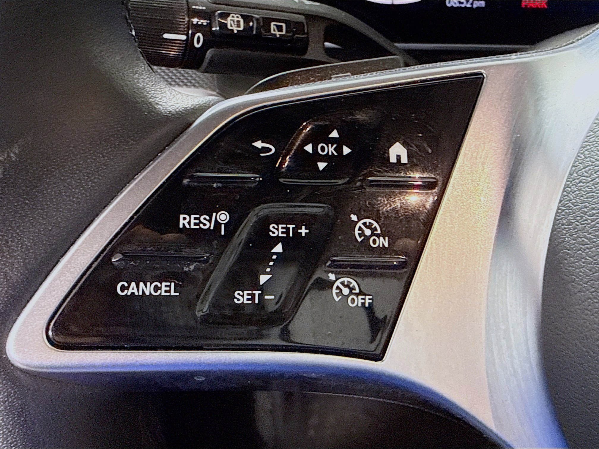 Used 2024 Mercedes-Benz GLC 300 4MATIC image 14