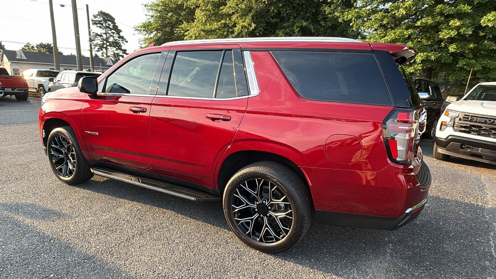 Used 2023 Chevrolet Tahoe LT w/ Luxury Package RWD image 11