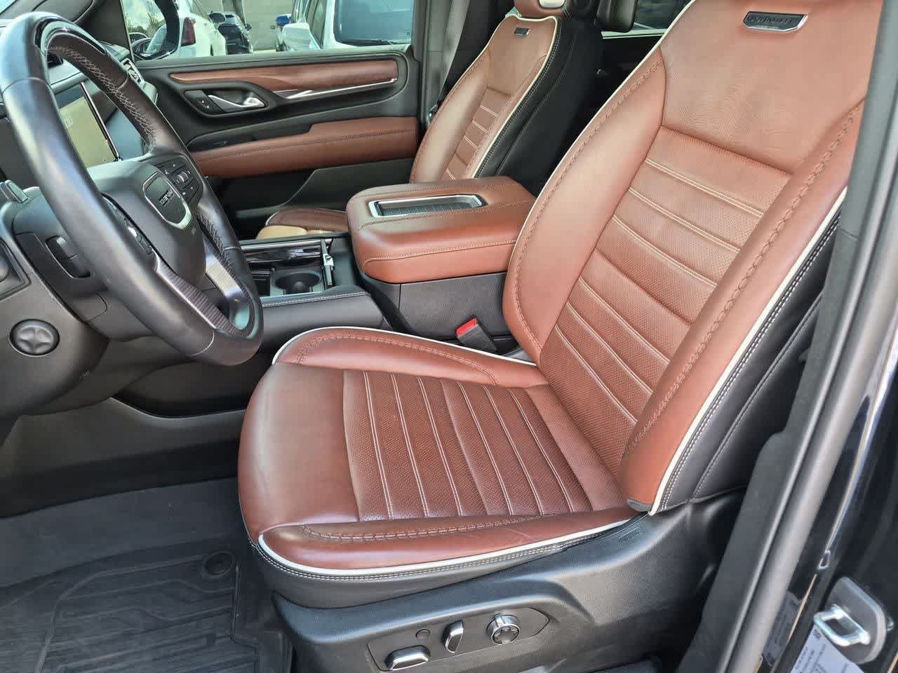 Used 2023 GMC Yukon XL Denali Ultimate AWD/4WD image 16