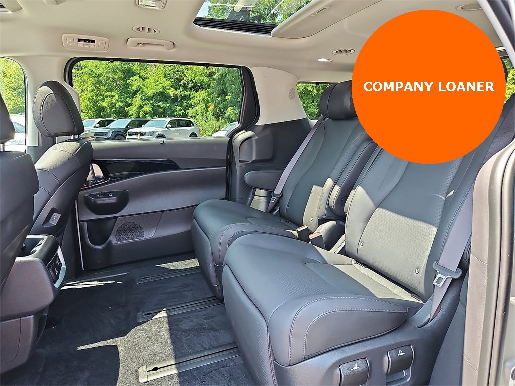 Used 2025 Kia Carnival SX Prestige image 11