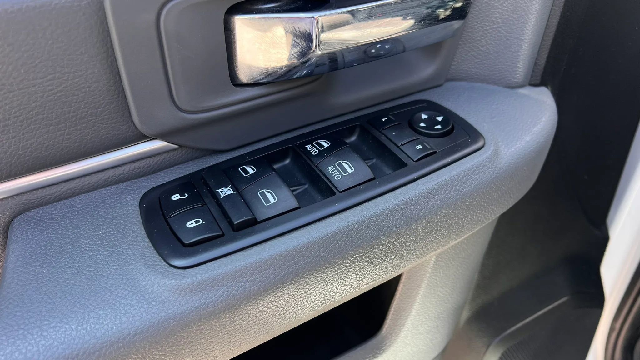 Used 2018 RAM 2500 SLT w/ Protection Group AWD/4WD image 16