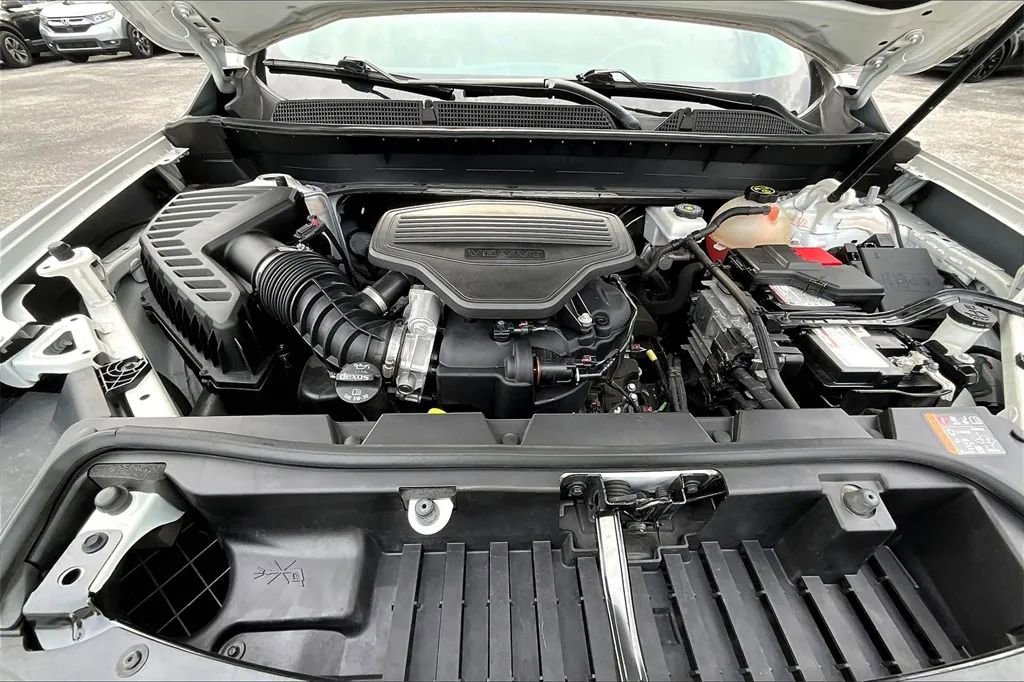 Used 2021 GMC Acadia SLE w/ Driver Convenience Package image 10