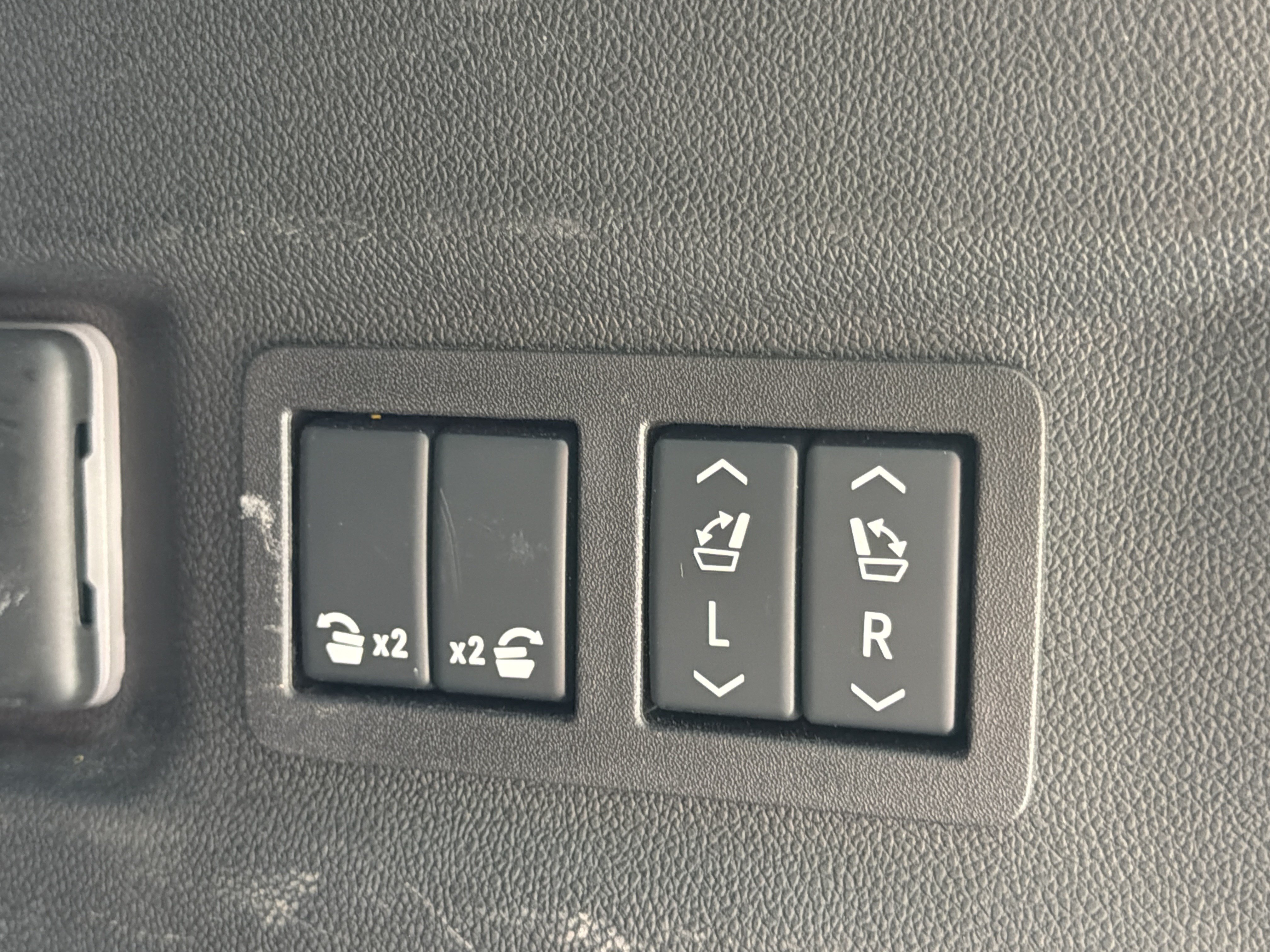 Used 2026 Chevrolet Suburban High Country AWD/4WD image 27