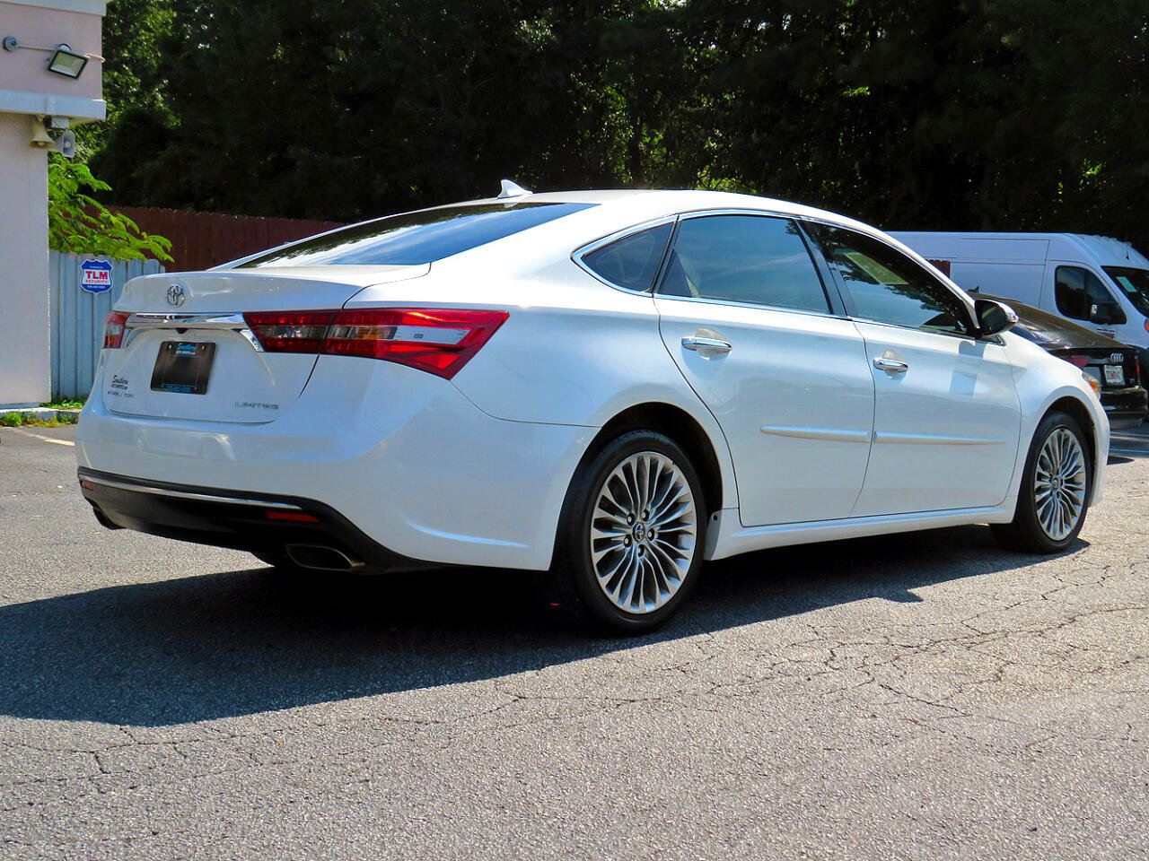 Used 2017 Toyota Avalon Limited image 7