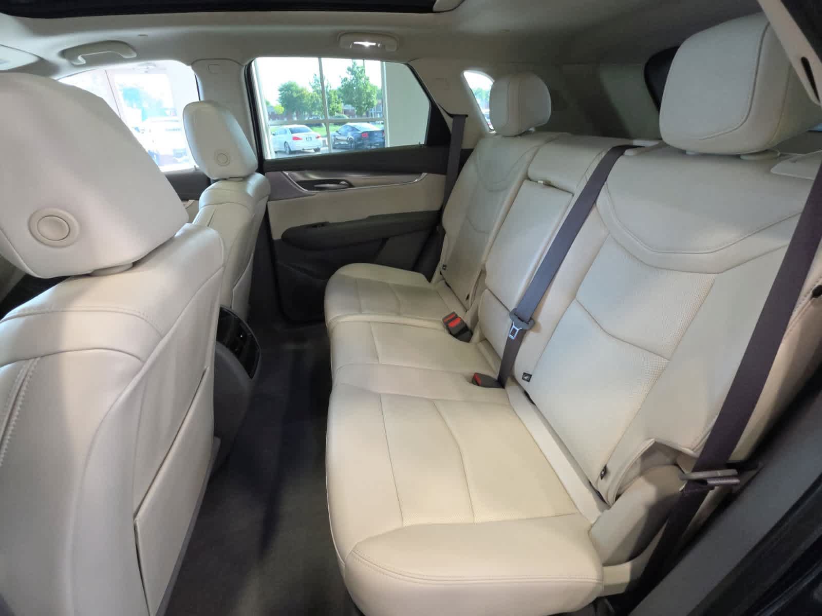 Used 2025 Cadillac XT5 Premium Luxury w/ Technology Package AWD/4WD image 31