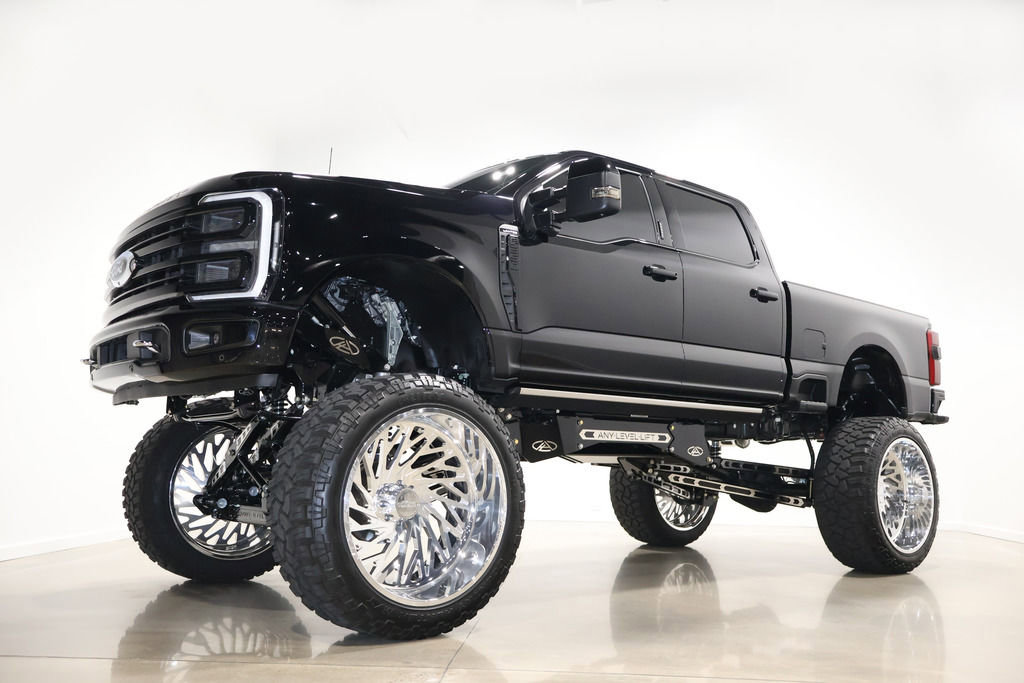 Used 2024 Ford F350 Limited w/ FX4 Off-Road Package image 3