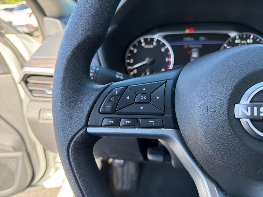 Used 2025 Nissan Altima 2.5 SV FWD image 19