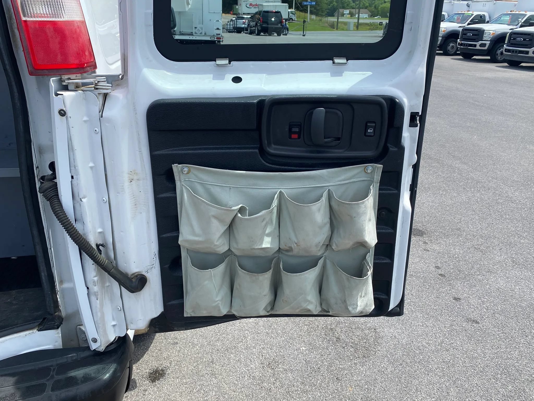 Used 2016 Chevrolet Express 2500 RWD image 25