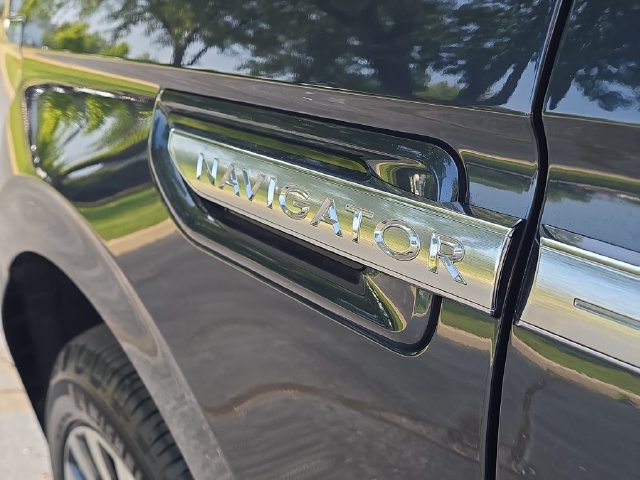 Used 2021 Lincoln Navigator Reserve w/ Luxury Package AWD/4WD image 33