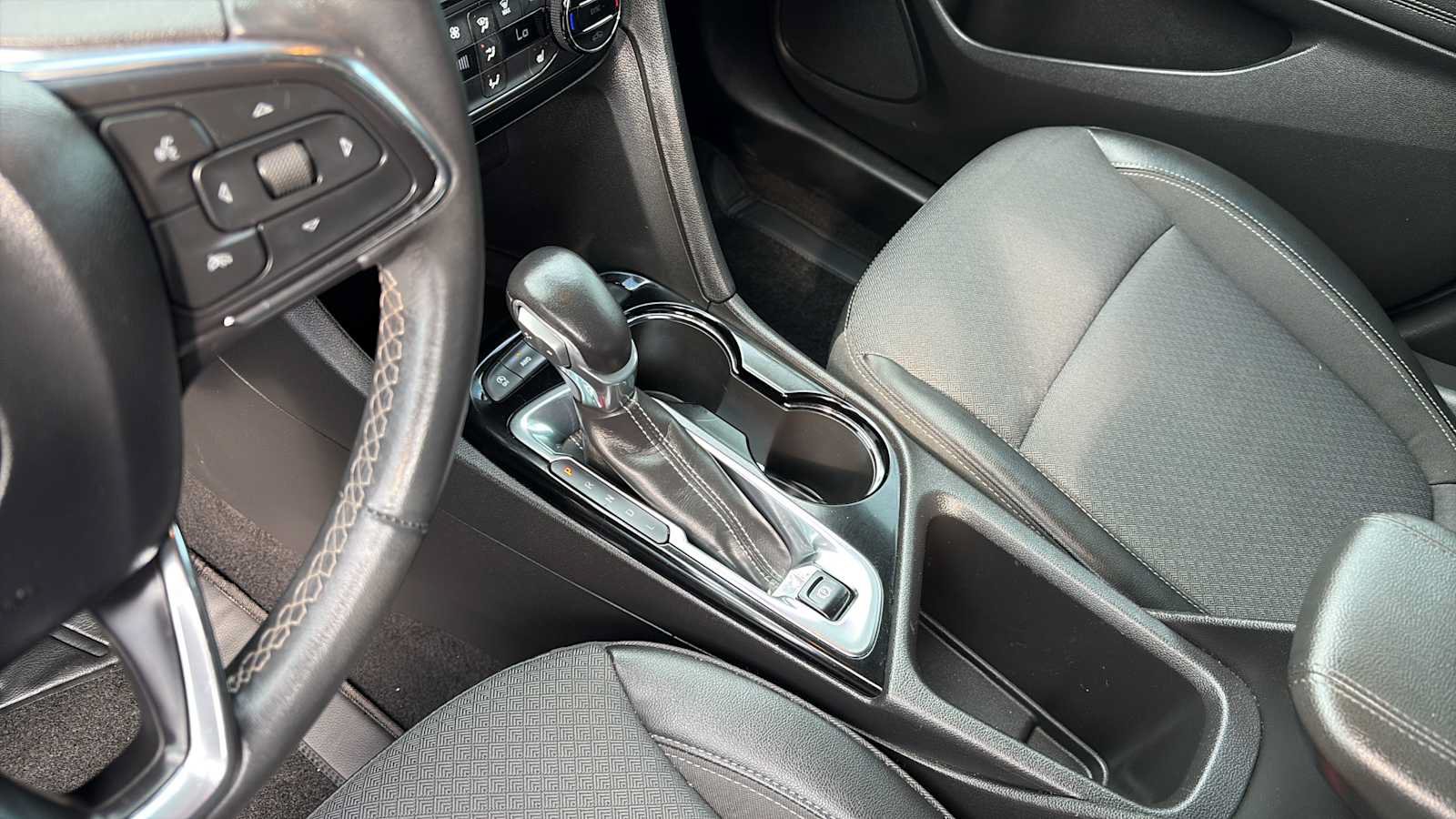 Used 2023 Buick Encore GX Select AWD/4WD image 14