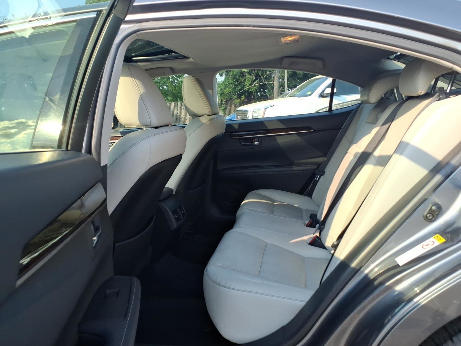 Used 2015 Lexus ES 350 w/ Luxury Package FWD image 16
