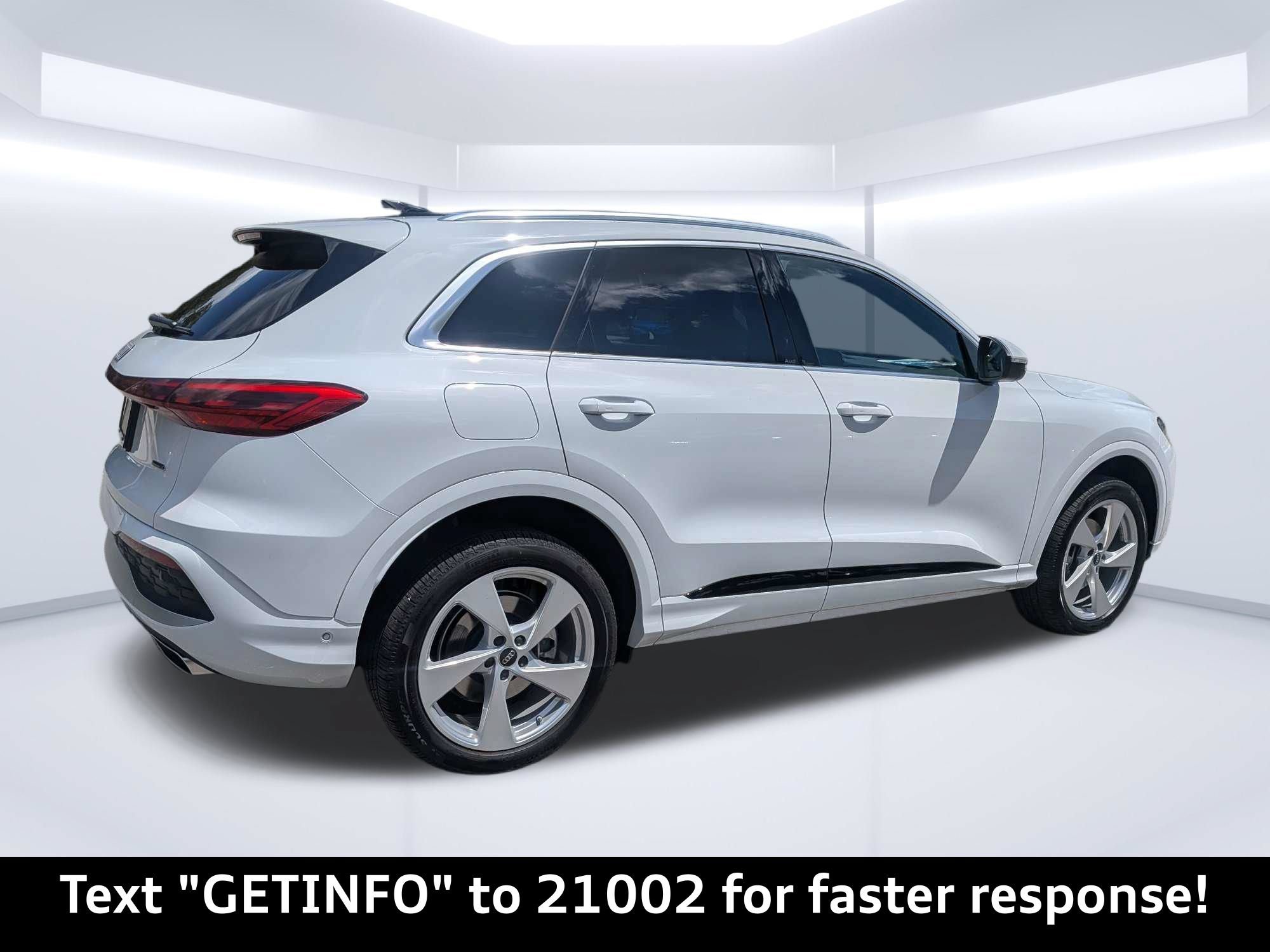 Certified 2025 Audi Q5 Premium w/ Premium Plus AWD/4WD image 3
