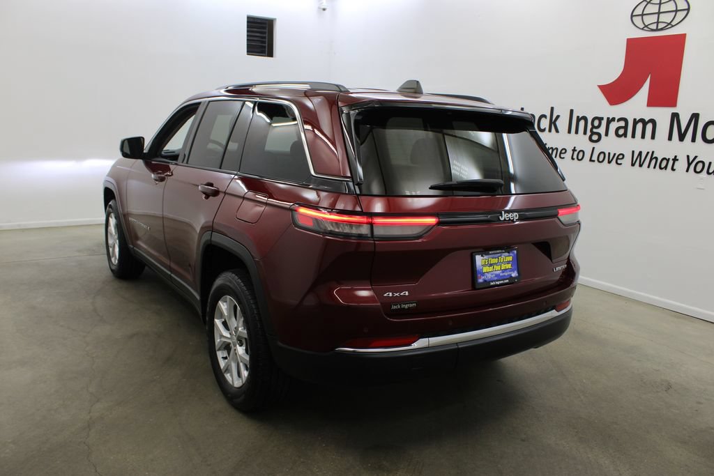 Used 2023 Jeep Grand Cherokee Limited w/ Trailer Tow Prep Group (B) AWD/4WD image 3