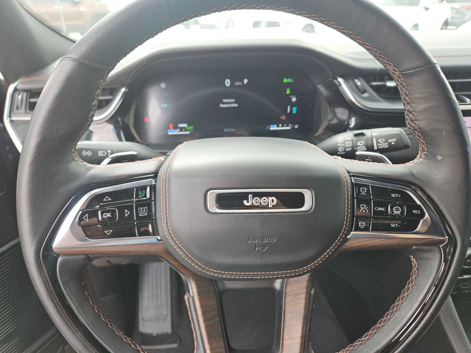 Used 2022 Jeep Grand Cherokee Summit w/ Luxury Tech Group V image 17