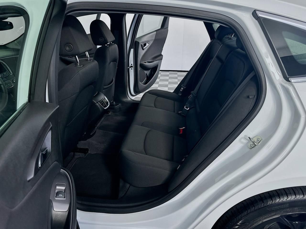 Used 2023 Chevrolet Malibu LT image 30