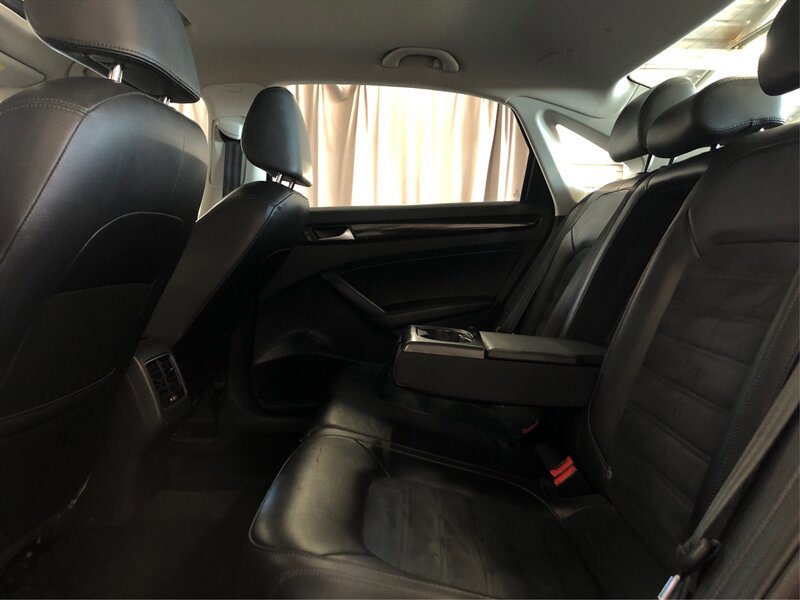 Used 2015 Volkswagen Passat TDI SEL Premium FWD image 10