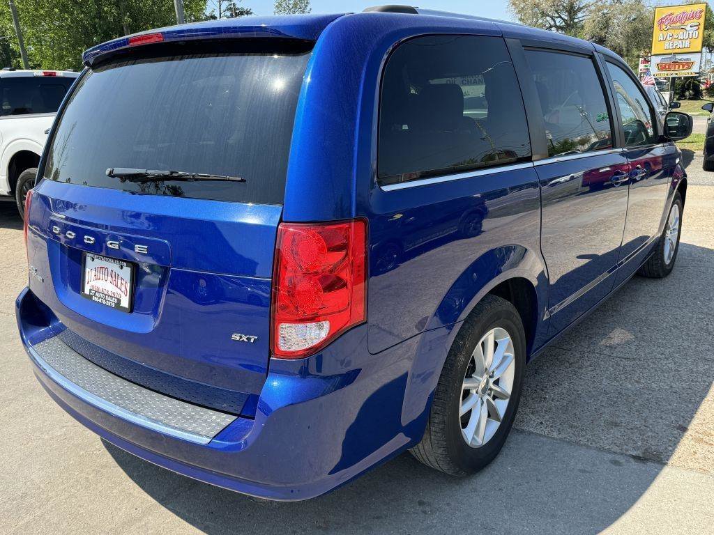 Used 2020 Dodge Grand Caravan SXT image 5