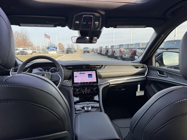 New 2025 Jeep Grand Cherokee L Limited image 31