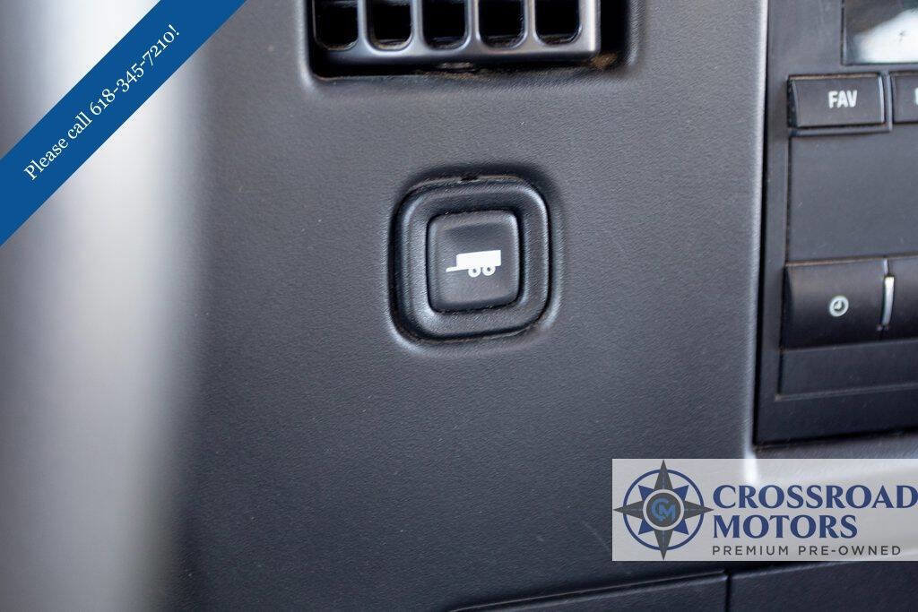 Used 2016 Chevrolet Express 2500 RWD image 23
