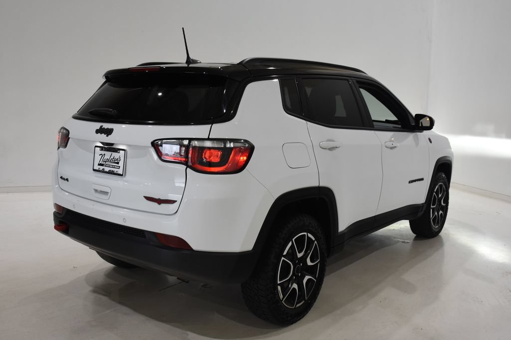 Used 2025 Jeep Compass Trailhawk AWD/4WD image 4