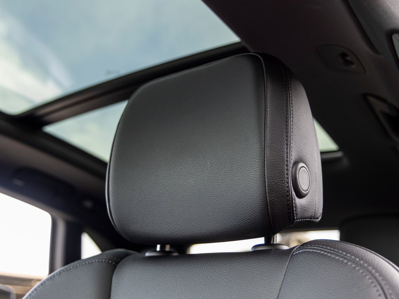 Certified 2025 Porsche Macan image 27