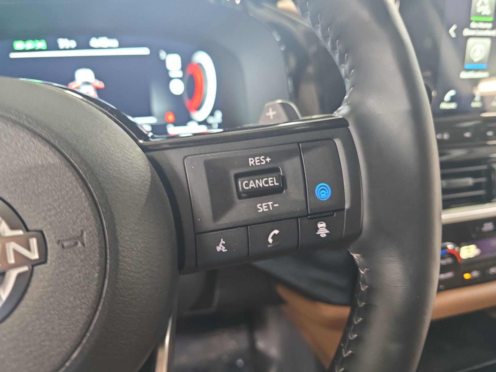 Used 2025 Nissan Pathfinder Platinum FWD image 18