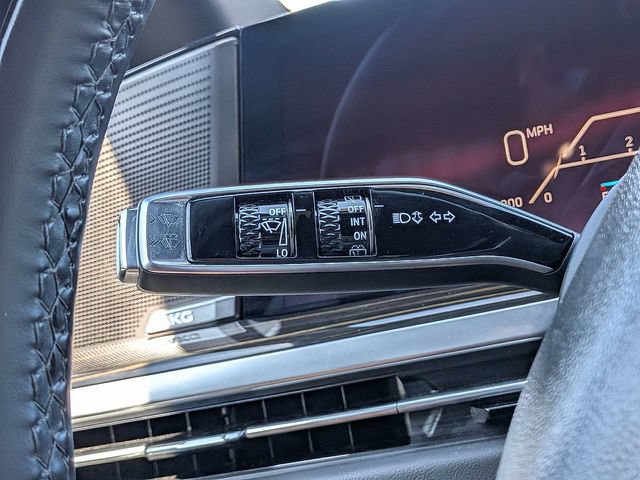 Used 2025 Cadillac Escalade Premium Luxury AWD/4WD image 29