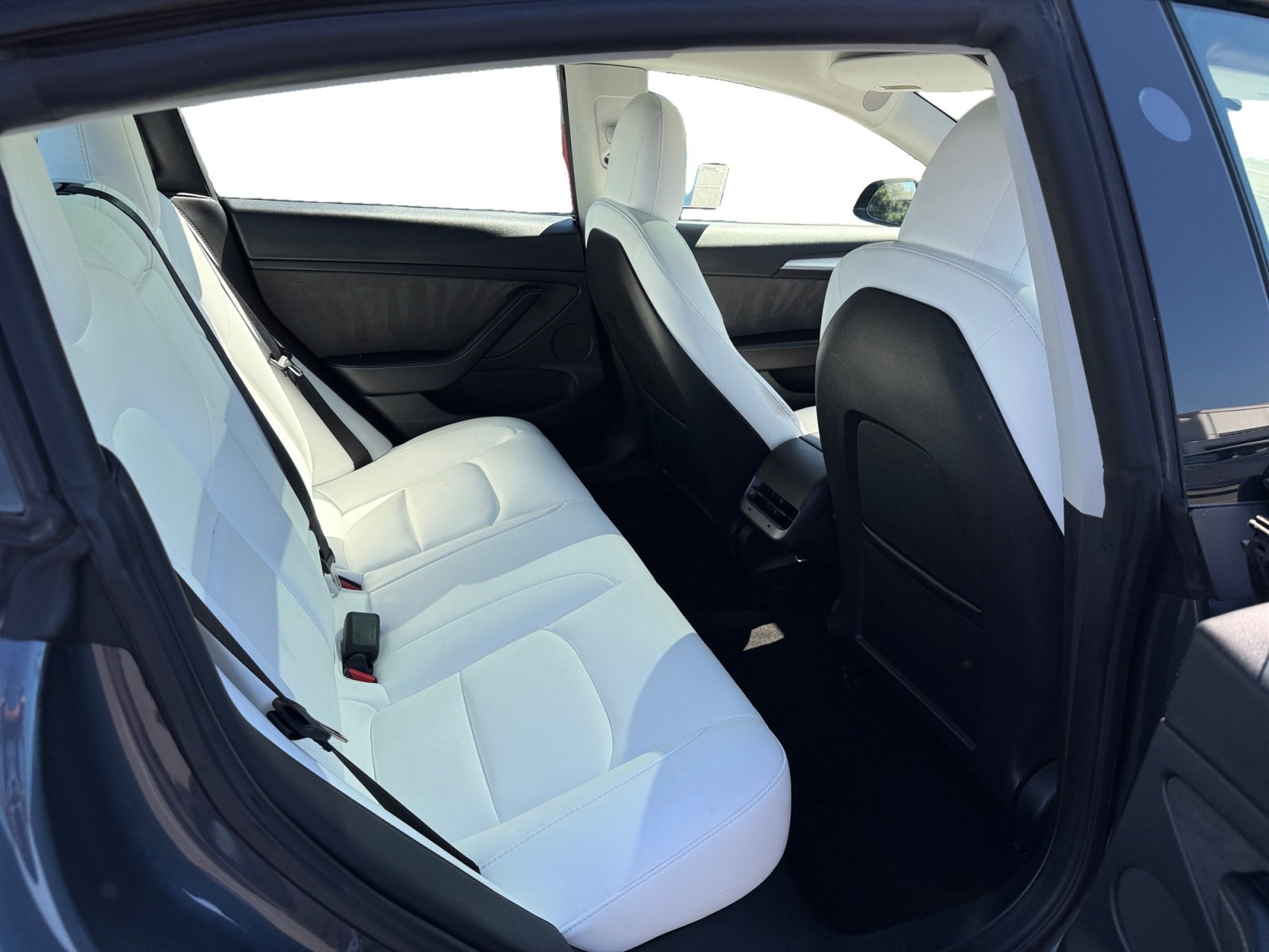 Used 2023 Tesla Model 3 Standard Range image 17