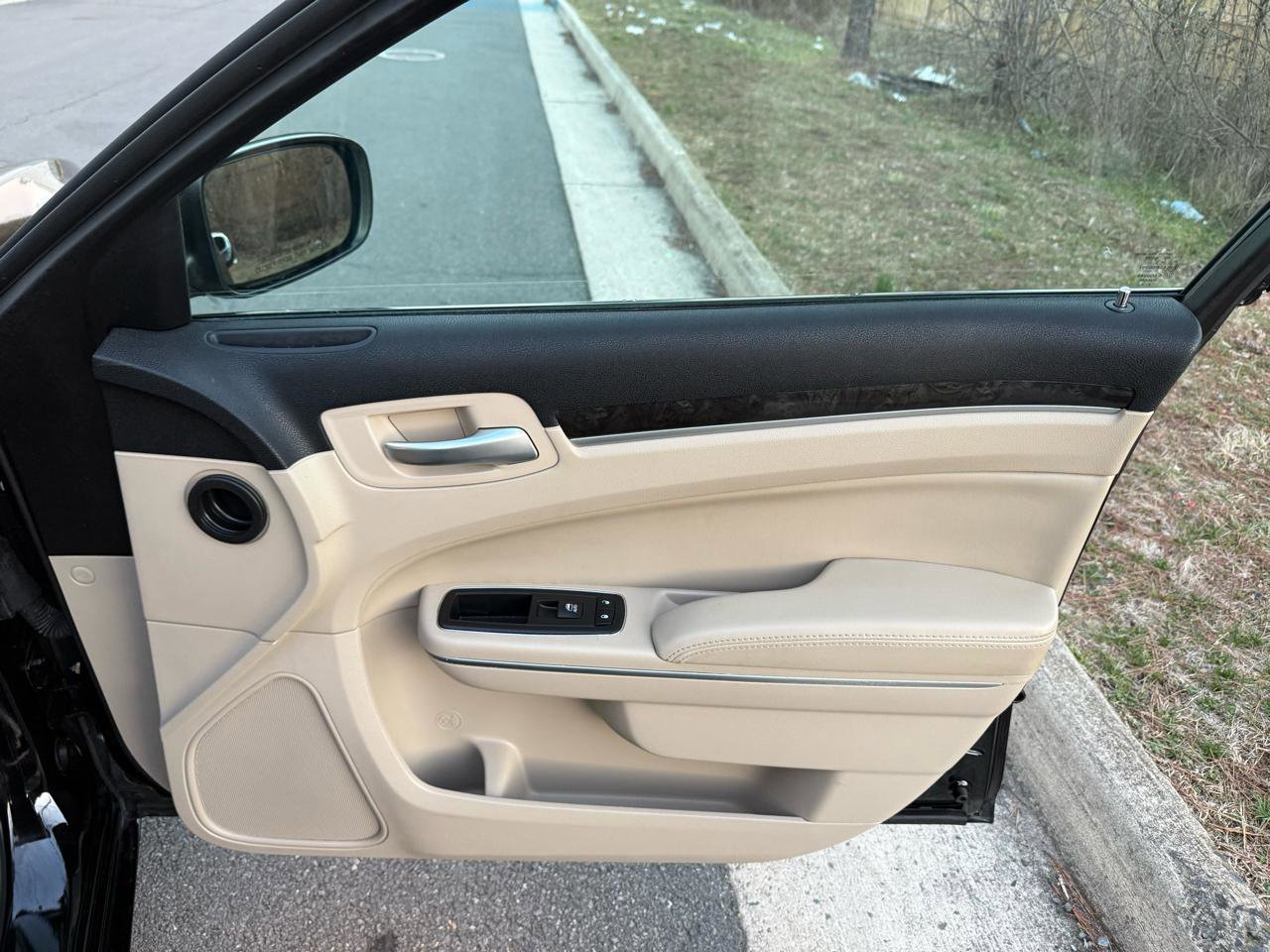 Used 2014 Chrysler 300 image 21