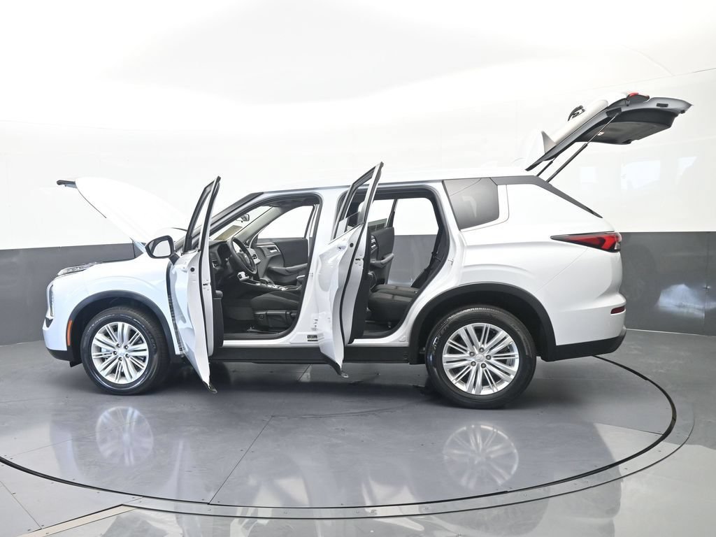 Used 2024 Mitsubishi Outlander ES FWD image 76