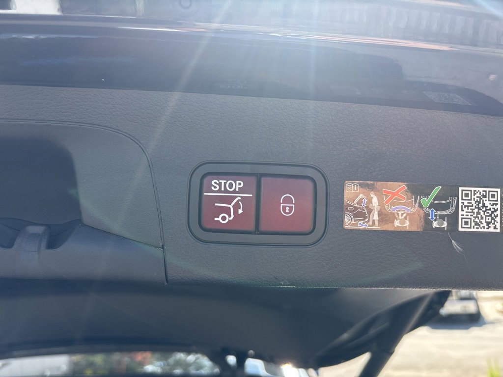 Used 2025 Mercedes-Benz GLS 450 4MATIC image 11