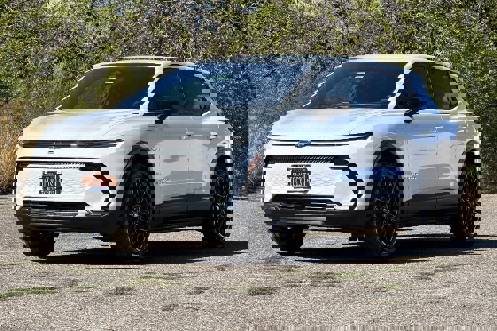 New 2026 Chevrolet Equinox EV LT w/ LPO, Blackout Package image 8