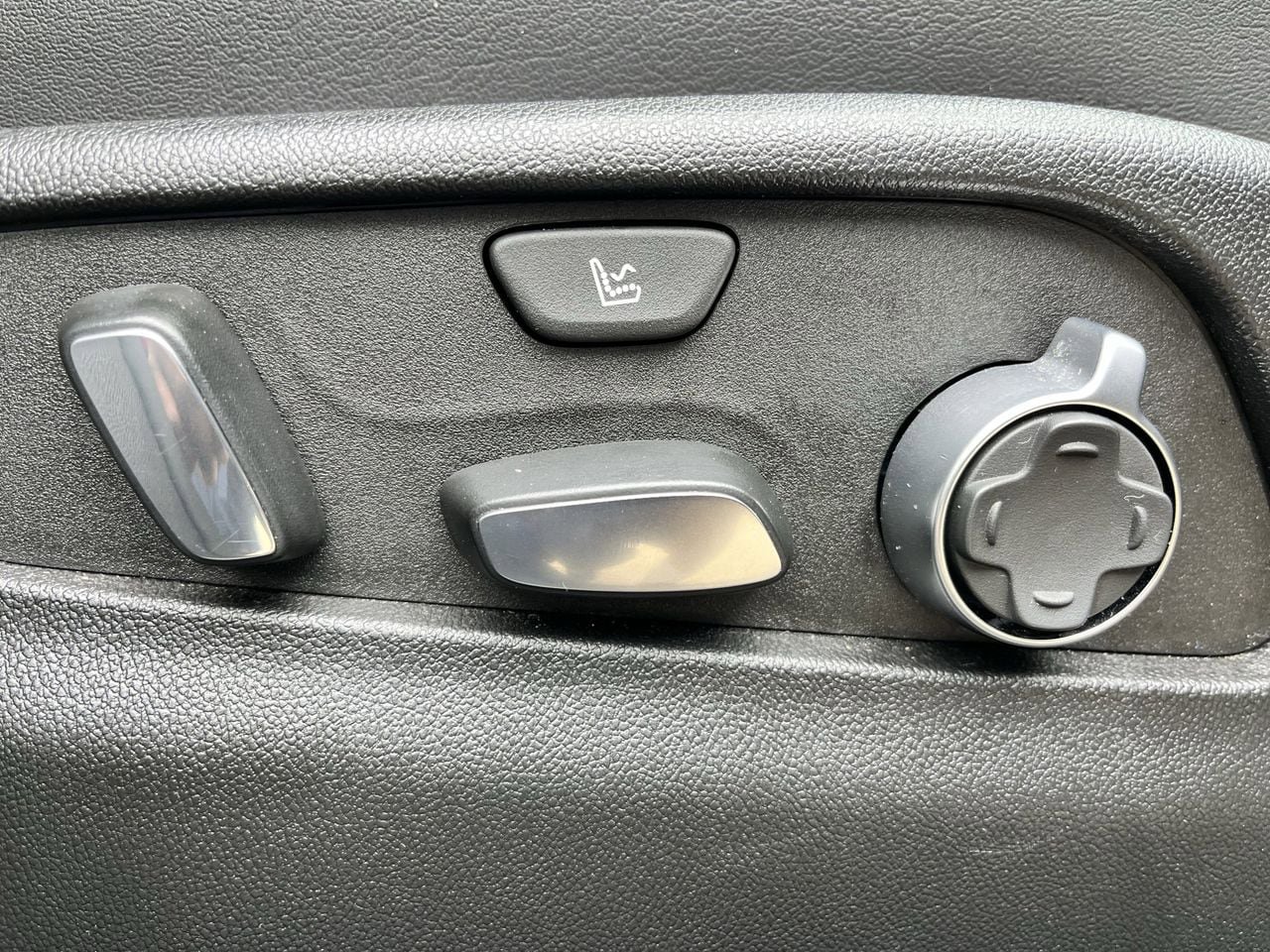 Used 2025 Cadillac XT4 Sport FWD image 29