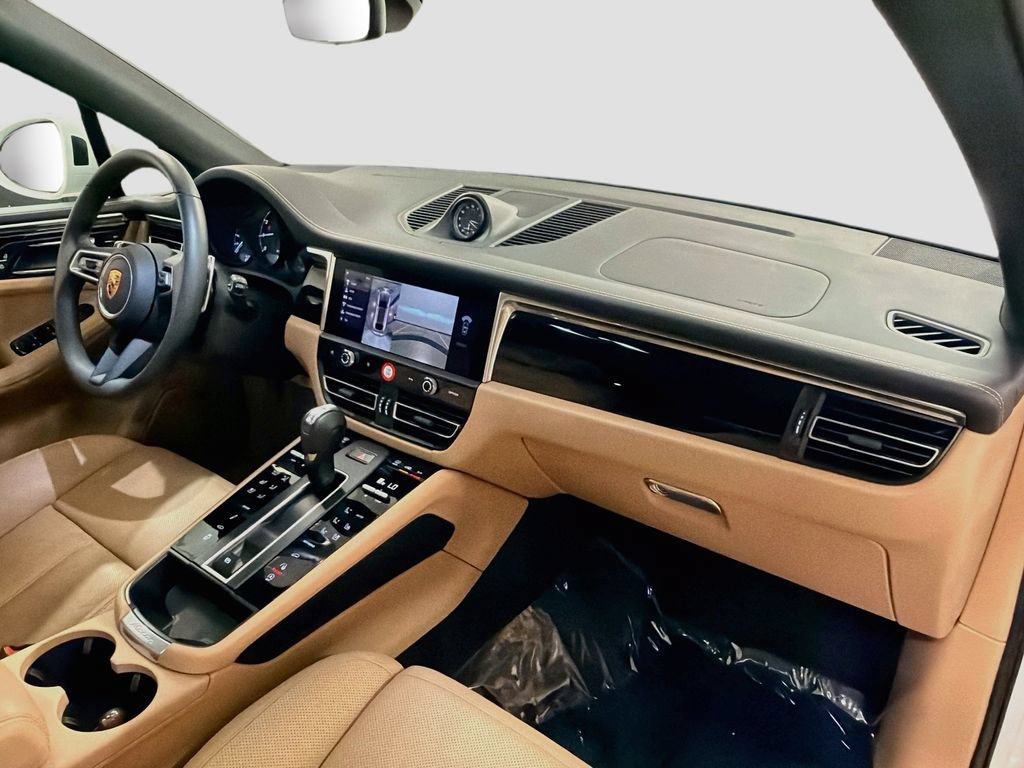 Used 2026 Porsche Macan AWD/4WD image 30