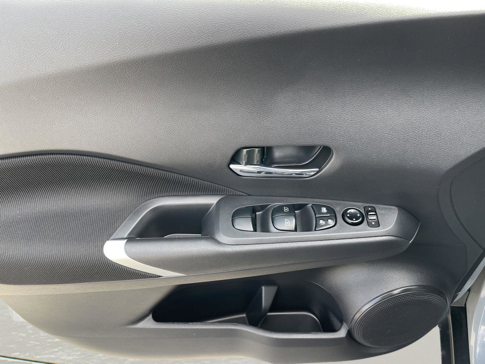 Used 2024 Nissan Kicks SV image 21