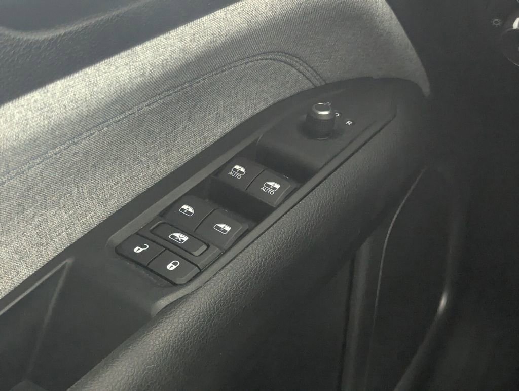 Used 2022 Jeep Compass Latitude FWD image 18