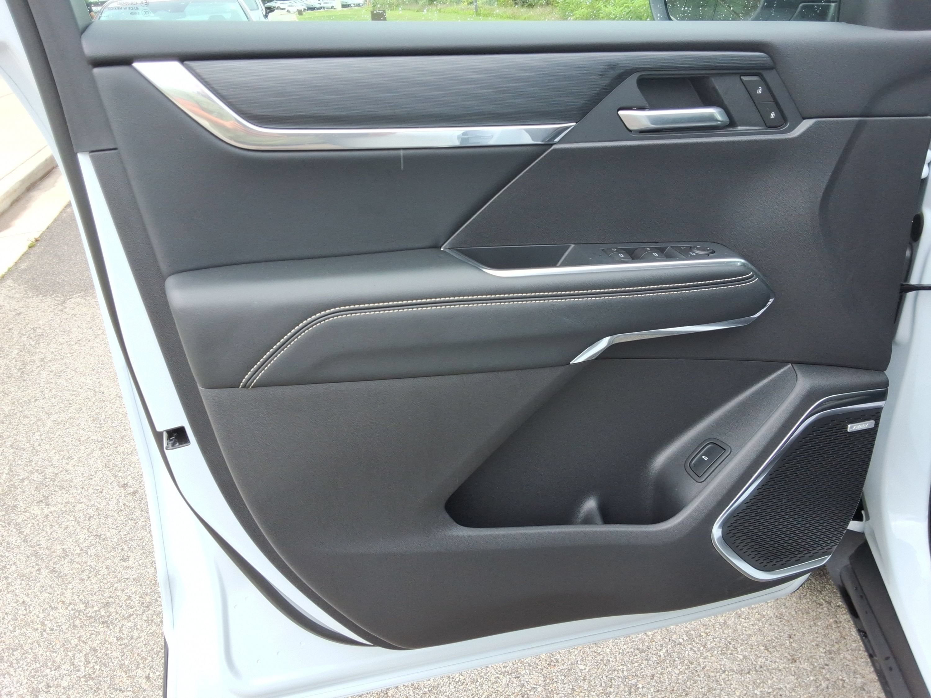 Used 2026 GMC Acadia Elevation FWD image 23