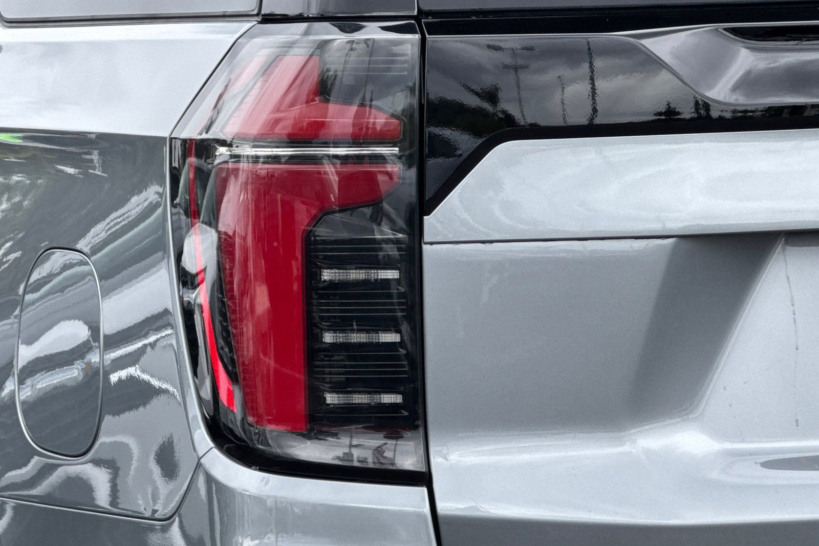 Used 2025 Chevrolet Suburban Z71 AWD/4WD image 46