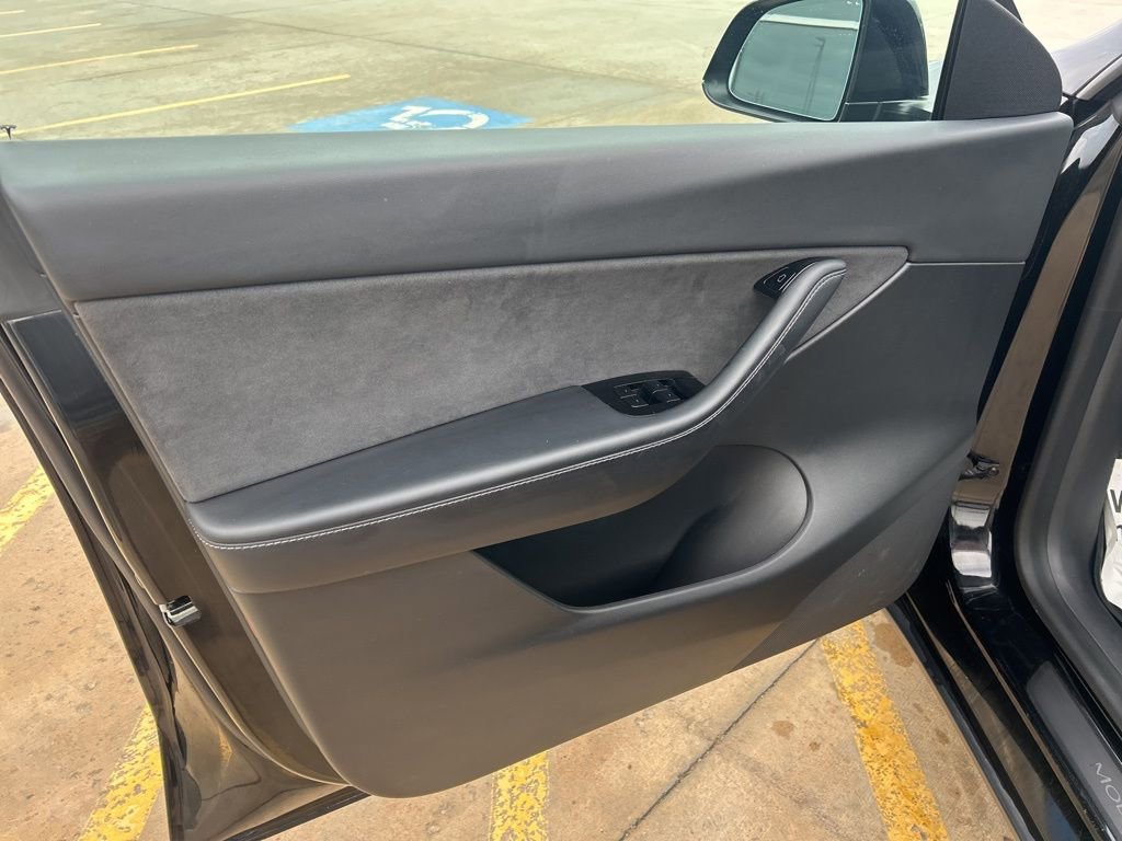 Used 2021 Tesla Model Y Long Range AWD/4WD image 18
