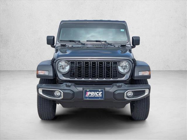 Used 2024 Jeep Gladiator Sport AWD/4WD image 2